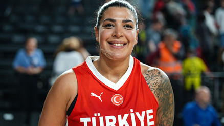 Tilbe Şenyürek, milli takımın Avrupa Şampiyonasında gruptan çıkacağını düşünüyor