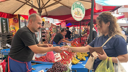 Zirai don vurmuştu: Pazarda kilosu 500 liradan satılıyor Zirai don vurmuştu: Pazarda kilosu 500 liradan satılıyor