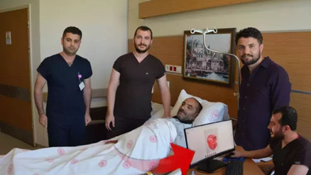 Karın şişliği için hastaneye gitti, böbreğinden 23 santimetrelik kist çıkarıldı