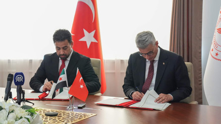 Türkiye ve Suriyenin sağlık bakanlıkları arasında işbirliği protokolü imzalandı Türkiye ve Suriyenin sağlık bakanlıkları arasında işbirliği protokolü imzalandı