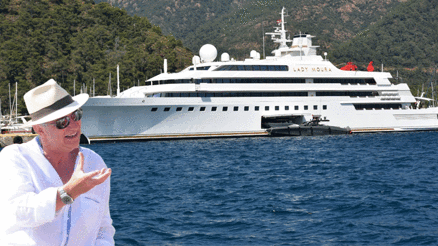 Güvertesinde kendi plajı var... Ünlü iş adamının yatı Marmariste