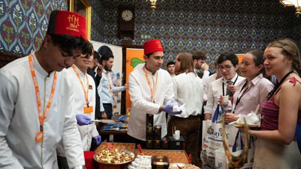 İngiltere Parlamentosu’nda Türk lezzetleri: Baklava ve Türk çayı, kültürler arasında köprü oldu İngiltere Parlamentosu’nda Türk lezzetleri: Baklava ve Türk çayı, kültürler arasında köprü oldu