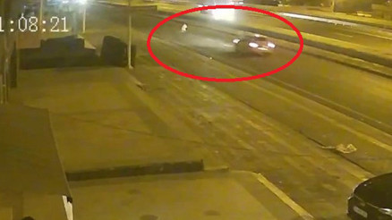 Otomobilin çarptığı 9 yaşındaki çocuk hayatını kaybetti Kaza kamerada