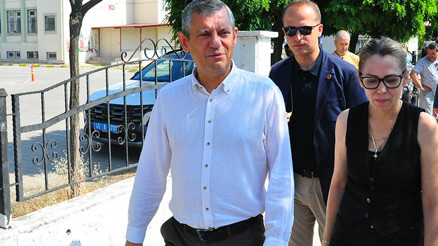 Ferdi Zeyrek’in kızı sınava Özgür Özel ile geldi