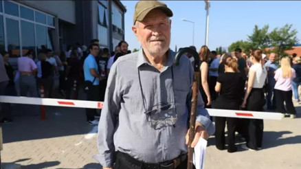 YKS’nin 81 yaşındaki “en yaşlı” adayı bu yıl 8. kez üniversite sınavına girdi YKS’nin 81 yaşındaki “en yaşlı” adayı bu yıl 8. kez üniversite sınavına girdi