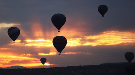 Hava balonu çakıldı: 8 kişi öldü