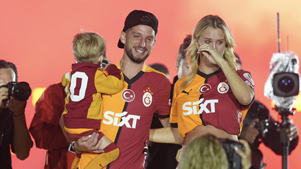 Galatasaraydan ayrılan Mertensten duygusal veda: Tüm Türkiyeye teşekkürler