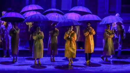 Samsun Kültür Yolu Festivali’nde Türkiye’de bir ilk: “Singin’ in the Rain sahnelendi, sahnede yağmur yağdırıldı Samsun Kültür Yolu Festivali’nde Türkiye’de bir ilk: “Singin’ in the Rain sahnelendi, sahnede yağmur yağdırıldı