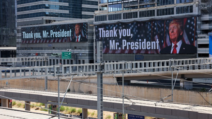 Dünya İsraildeki bu mesajı konuşmuştu O pano değişti: İşi bitirdi Teşekkürler oldu