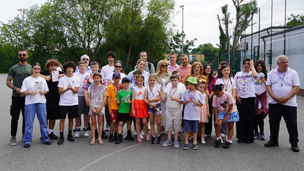 Londra’da 40 yılı geride bırakan Türk okulunda karne sevinci