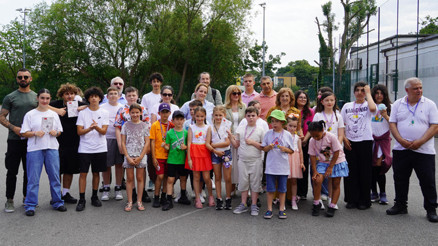 Londra’da 40 yılı geride bırakan Türk okulunda karne sevinci