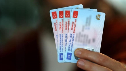 Eski ehliyet yenileme ücreti 2025 | Ehliyet yenileme ne zaman bitecek, son gün ne zaman Ehliyet yenileme evrakları neler, randevu nasıl alınır Son gün yaklaşıyor