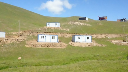 Doğa harikasında talan var: Bir gecede kaçak konteyner kondurdular... Çiftçi savaş açtı: Onlardan korkmuyorum