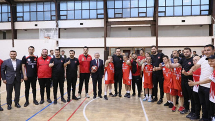 AK Parti Gençlik Kolları ile Down Sendromlular Basketbol Milli Takımı arasında anlamlı maç