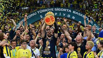Şampiyon Fenerbahçe Beko, kupasını aldı