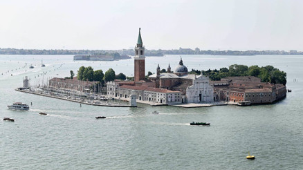 Düğün yerini değiştirdi