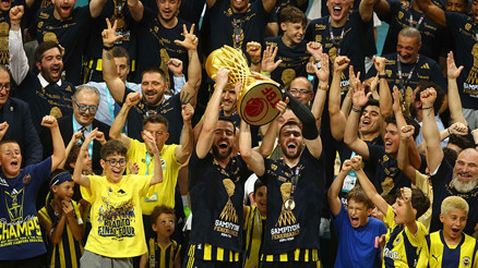 Fenerbahçe Beko, sezonda 84 maça çıktı 3 kupayı müzesine götürdü