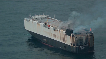 ABDde kargo gemisinde çıkan yangında, 3 binden fazla araç sulara gömüldü