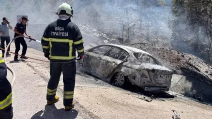 Çanakkale’de otomobil istinat duvarına çarptı: Baba yanarak hayatını kaybetti, anne ile oğlu yaralandı