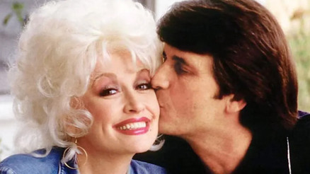 Dile kolay... 56 yıllık tek aşkını toprağa verdi... Ünlü şarkıcının acısı bir türlü hafiflemiyor... Her gün kocamın hayaletiyle konuşuyorum