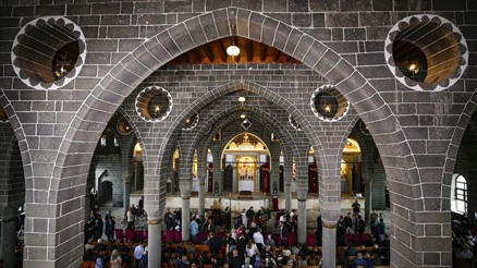 Ermenistanda kiliseye polis baskını: Darbe soruşturması genişletildi