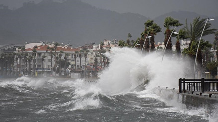 Meteoroloji peş peşe uyarı veriyor Muğlanın 9 ilçesine fırtına uyarısı