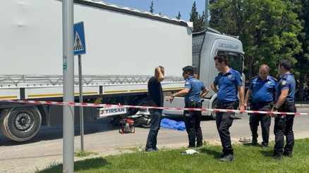 Gaziantepte feci kaza: Tırın altında kalan motosikletteki 2 kişi hayatını kaybetti