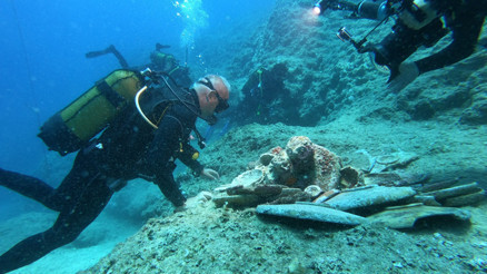 Bakan Ersoy, Antalyadaki seramik batığına dalış yaptı
