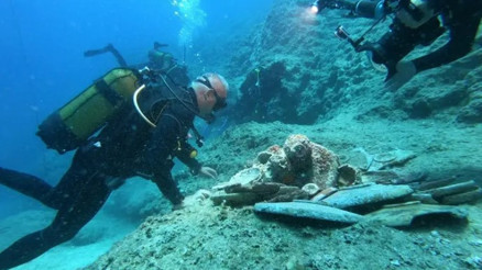 Kültür ve Turizm Bakanı Ersoy, Antalya’da dalış yaparak Seramik Batığı’nı inceledi