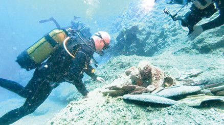 Bakan Ersoy Adrasan’da tarihi batığa daldı