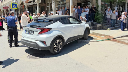 Sürücü fren yerine gaza basınca olanlar oldu Bursada ortalık savaş alanına döndü