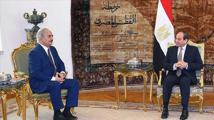 Mısır Cumhurbaşkanı Sisi, Libyadaki isyancı grupların lideri Hafterle görüştü