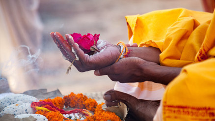 Hinduizmde karma döngüsünden kurtulmaya ne ad verilir Moksha Nedir