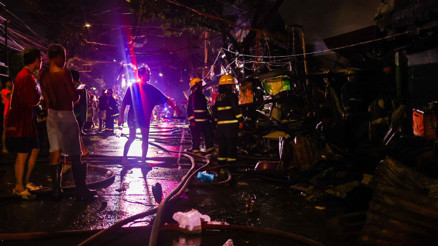 Filipinlerin Metro Manila feci yangın En az 1.000 kişi evsiz kaldı