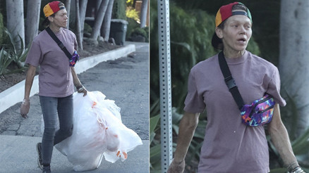 Bir zamanlar ünü, parası ve mutlu bir evliliği vardı… Işıltılı hayatı acı şekilde sona erdi… Evsiz kalan ünlü model çöpten eşya toplayarak yaşıyor… Bir zamanlar ünü, parası ve mutlu bir evliliği vardı… Işıltılı hayatı acı şekilde sona erdi… Evsiz kalan ünlü model çöpten eşya toplayarak yaşıyor…