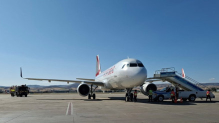 Sharjah-İstanbul seferini yapan uçak, motor arızası nedeniyle Esenboğaya acil iniş yaptı