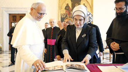 Emine Erdoğan Papa’yla görüştü