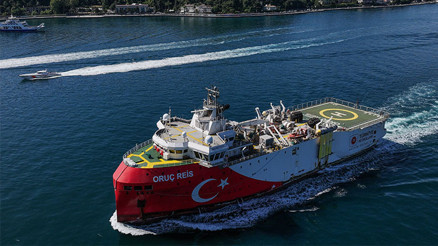 Oruç Reis Gemisi İstanbul Boğazı’nda