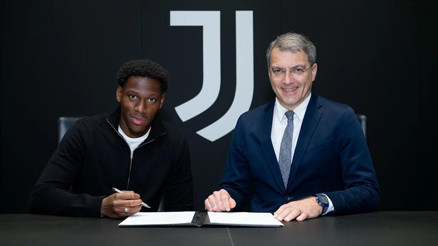 Jonathan David, Juventusa imza attı