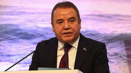 Muhittin Böcek kimdir, hangi partiden Antalya Büyükşehir Belediye Başkanı Muhittin Böcekin biyografi bilgileri...