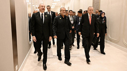 Aliyev ile Pezeşkiyan’ın samimi görüntüleri sosyal medyada gündem oldu