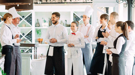 Turizmde iş çok eleman yok Turizmde iş çok eleman yok