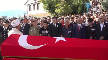 Pençe Kilit Bölgesinde şehit olan askerlerimiz son yolculuğuna uğurlanıyor... Cenazelerde kahreden anlar