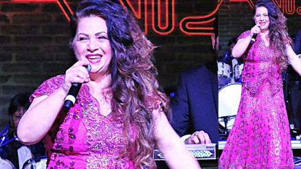 Öyle fakirdik ki ekmek bile özendiğimiz bir şeydi...  Ayağında yırtık terlikleriyle gittiği pavyonda keşfedildi... Sahnelerin en parlak yıldızıydı... Hastalık güzel sesini elinden aldı