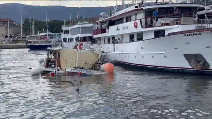 Hırvatistanda feribotun çarptığı gemi battı