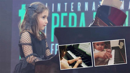 Piyona çalmaya anne kucağında başladı... Minik parmakların büyük başarısı Piyona çalmaya anne kucağında başladı... Minik parmakların büyük başarısı