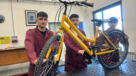 Liseliler üretti, üniversiteliler kullanacak... 200 sarı bisiklet kampüslerde