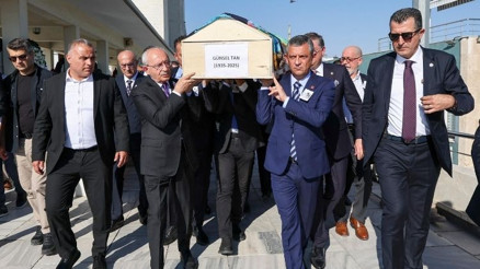 Özel ve Kılıçdaroğlu, Namık Tanın annesinin cenaze törenine katıldı