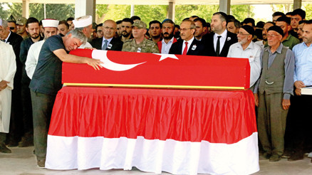 Vatan size minnettar... Şehitlerimizi yüreğimize gömdük