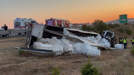 Kuzey Marmara Otoyolunda tır faciası 2 kişi hayatını kaybetti